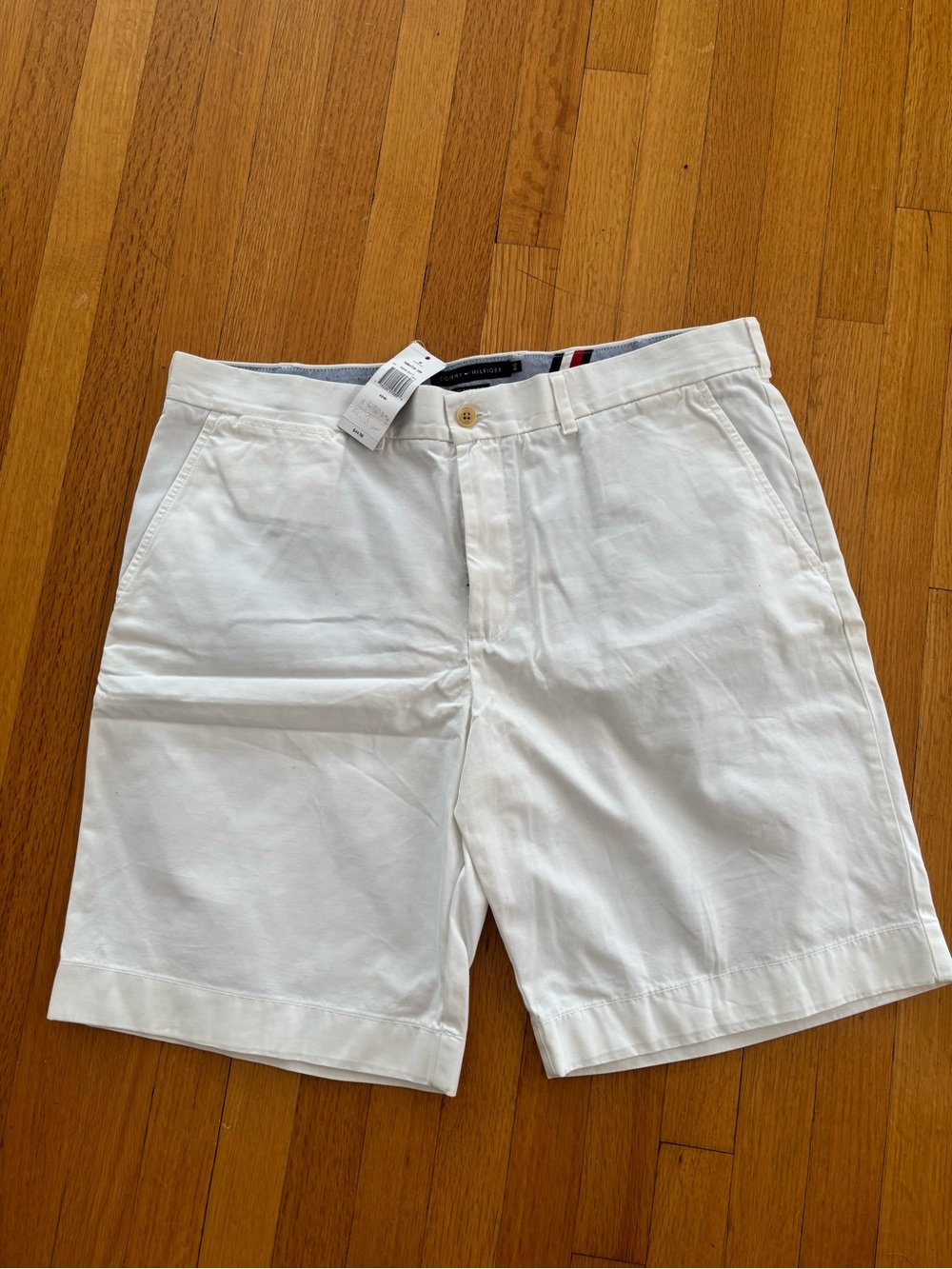 Tommy Hilfiger White Men’s Chino Shorts NWT Waist Size 40